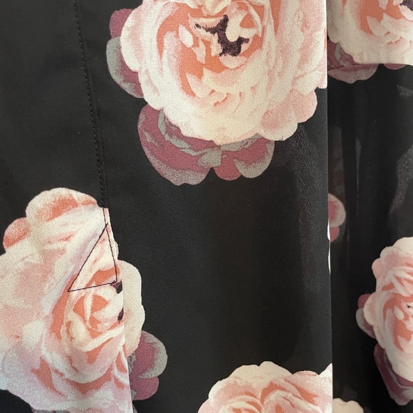 Tahari Sleeveless Blouse with Pink Floral Design - Picture 2 of 6